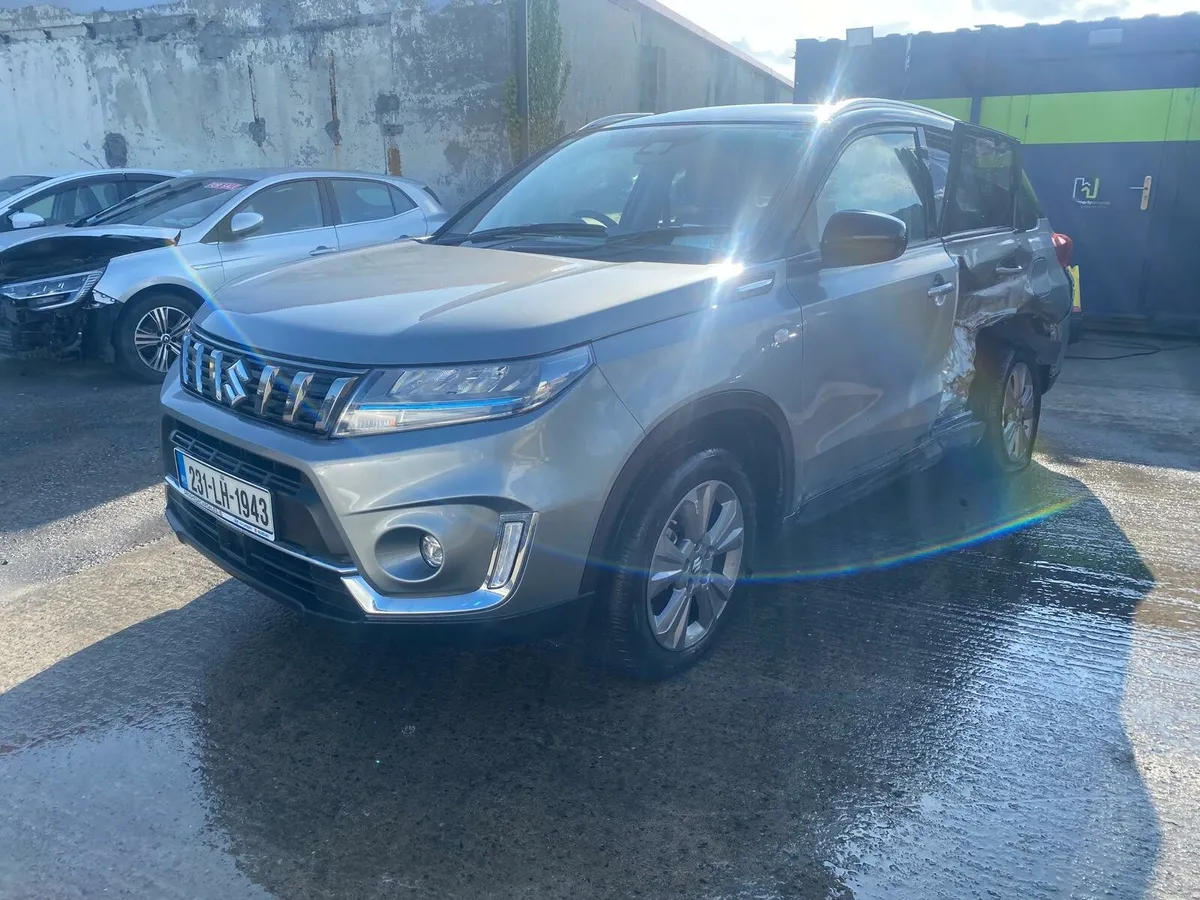 Suzuki vitara 2023 only 19,000 km - Image 2