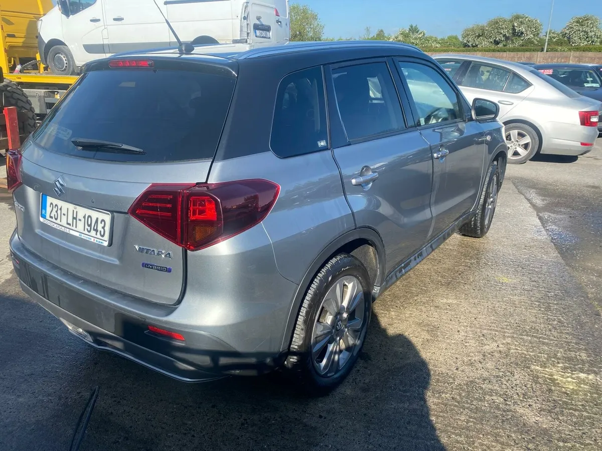 Suzuki vitara 2023 only 19,000 km - Image 3