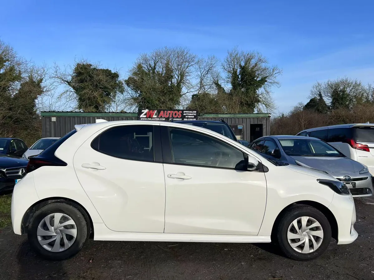202 Toyota Yaris  1.0 Autos - Image 4