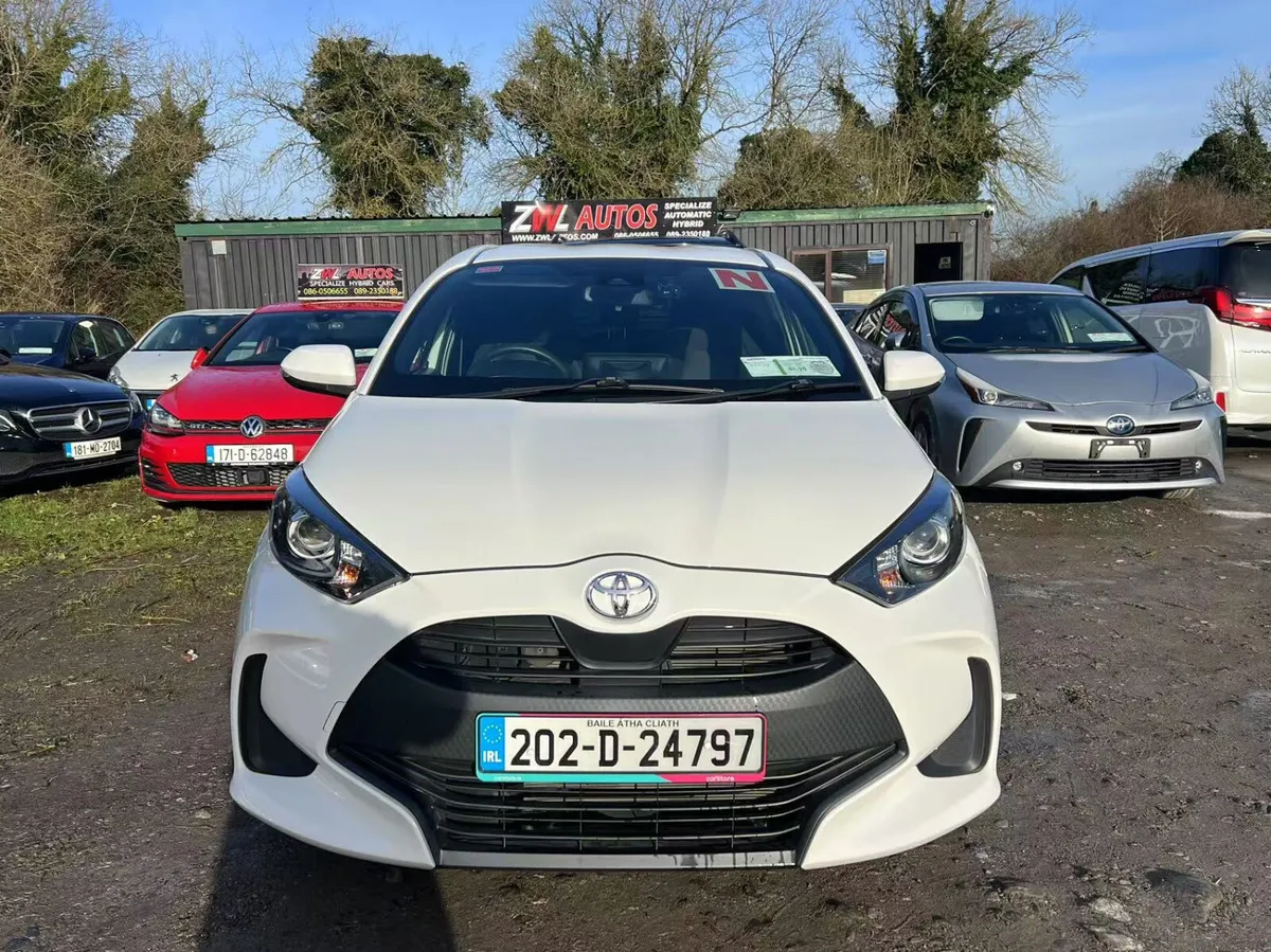 202 Toyota Yaris  1.0 Autos - Image 3