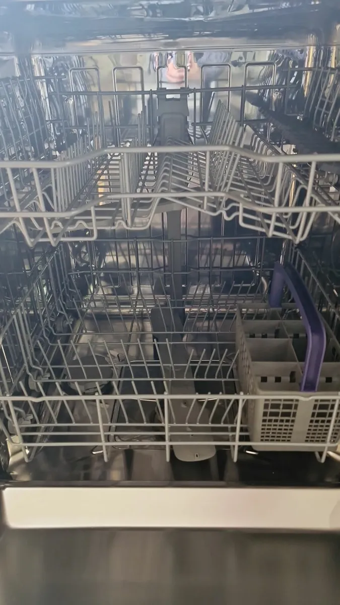 Dishwasher - Image 2