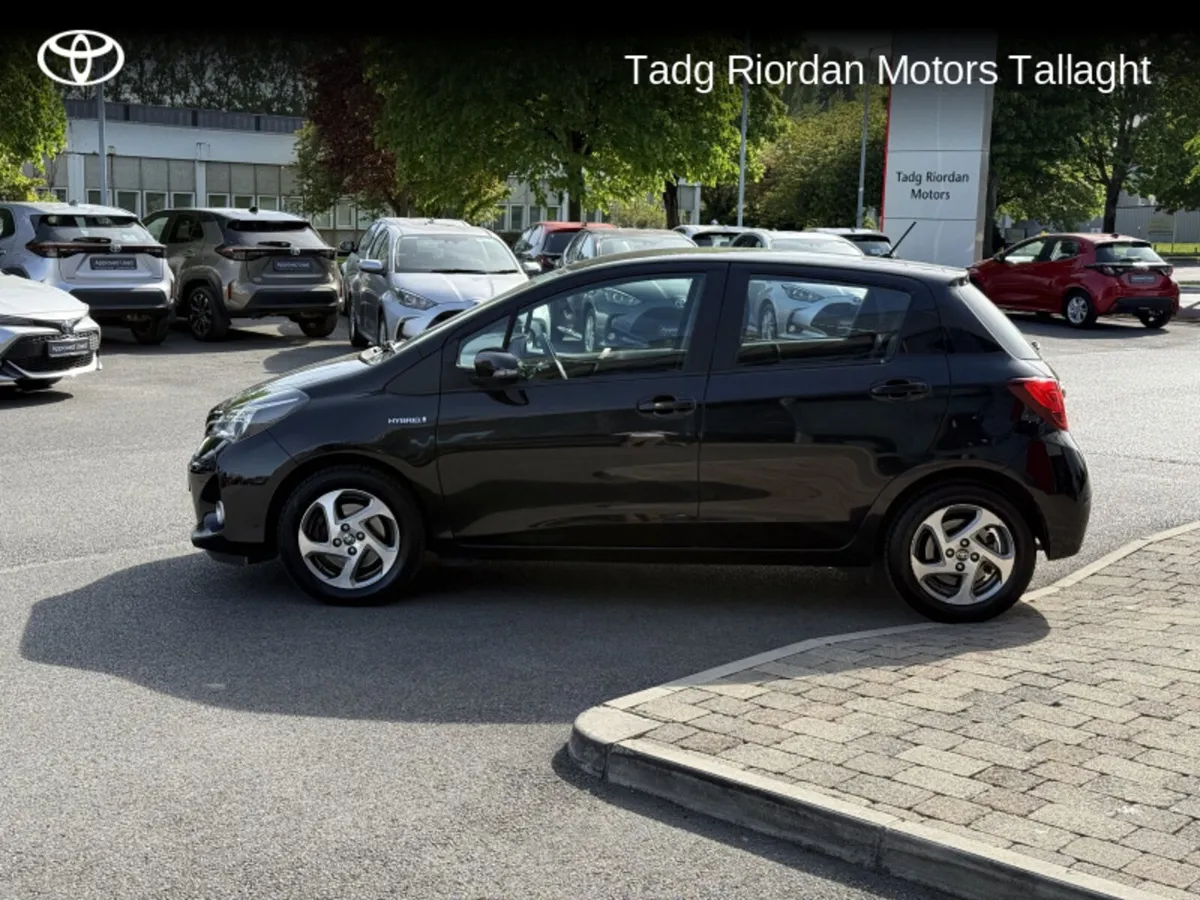 Toyota Yaris HYBRID LUXURY MC - Image 4