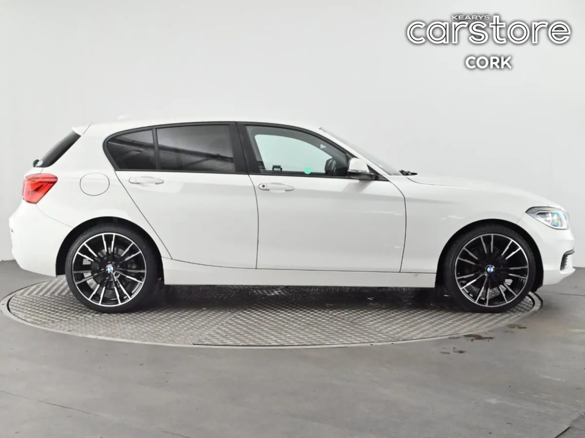 BMW 1 Series 118i 1.5 Auto - Image 2