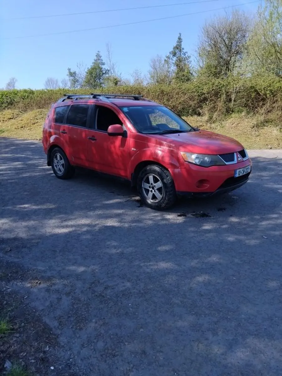 2010 Mitsubishi Outlander Commercial - Image 1