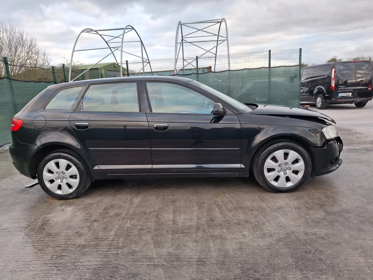 2011 Audi A3  1.6 TDI  Manual - Image 3