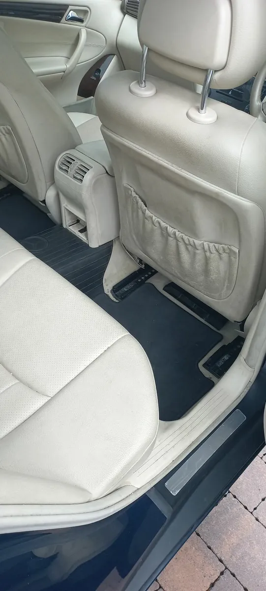 Mercedes-Benz C-Class 2006 - Image 4