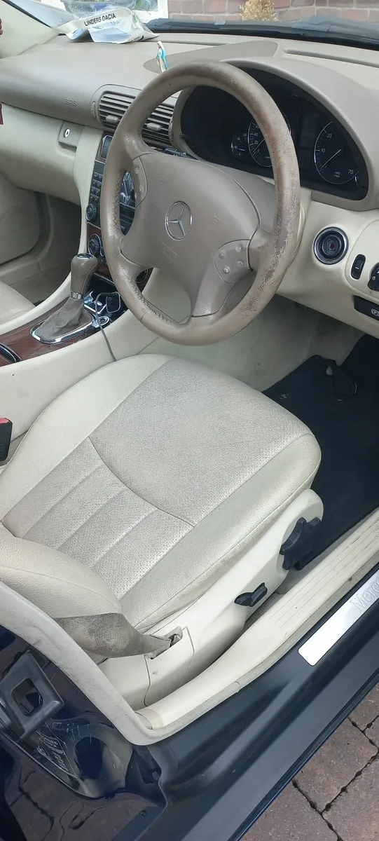 Mercedes-Benz C-Class 2006 - Image 2
