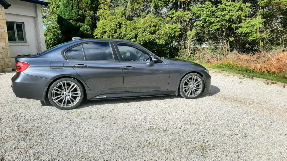 car - Image 1