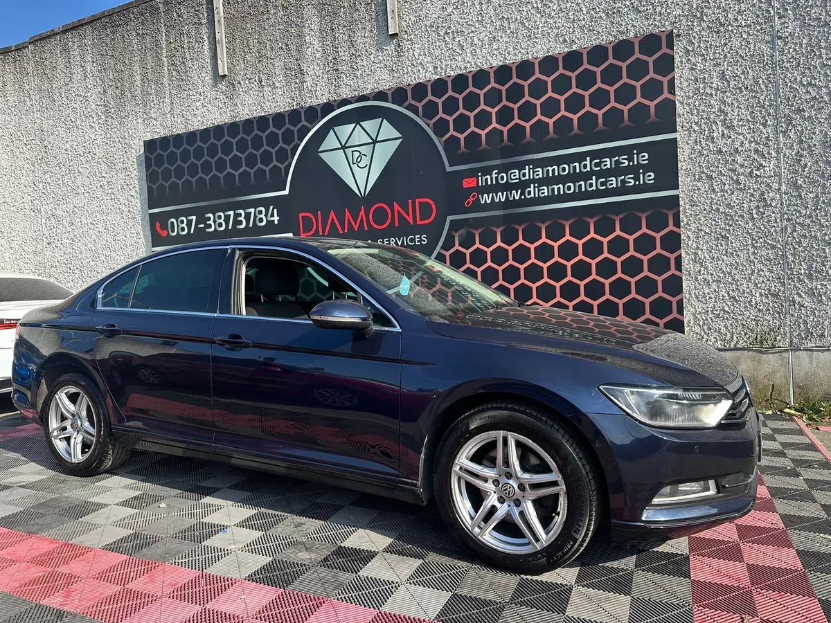 2017 Volkswagen Passat - Image 2