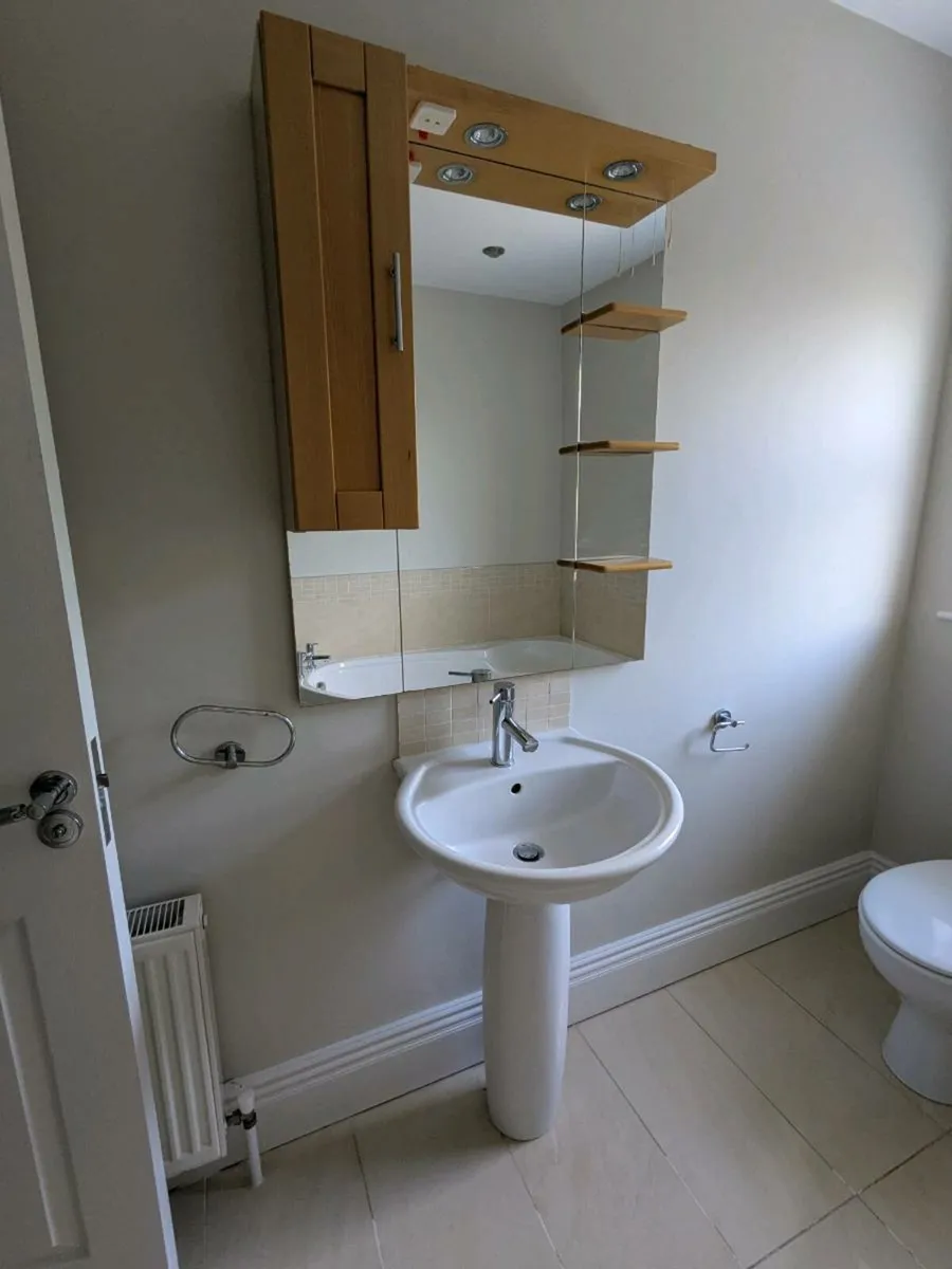 Bathroom sink units x 3 - Image 2