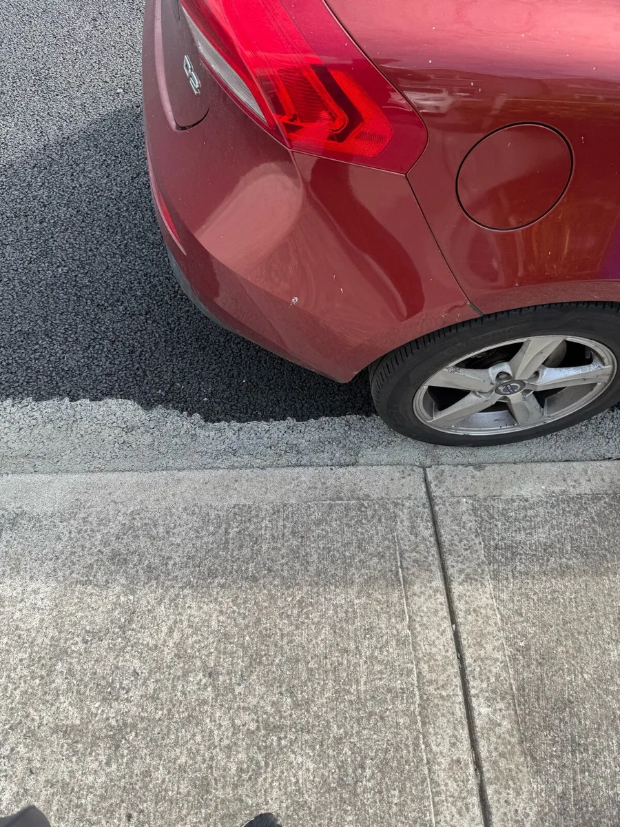 Volvo v40 - Image 1