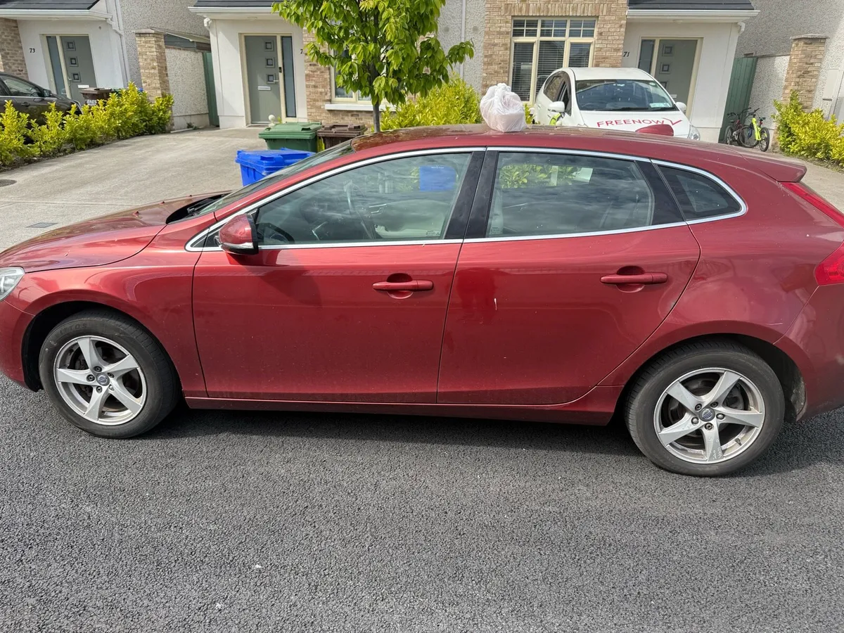 Volvo v40 - Image 3