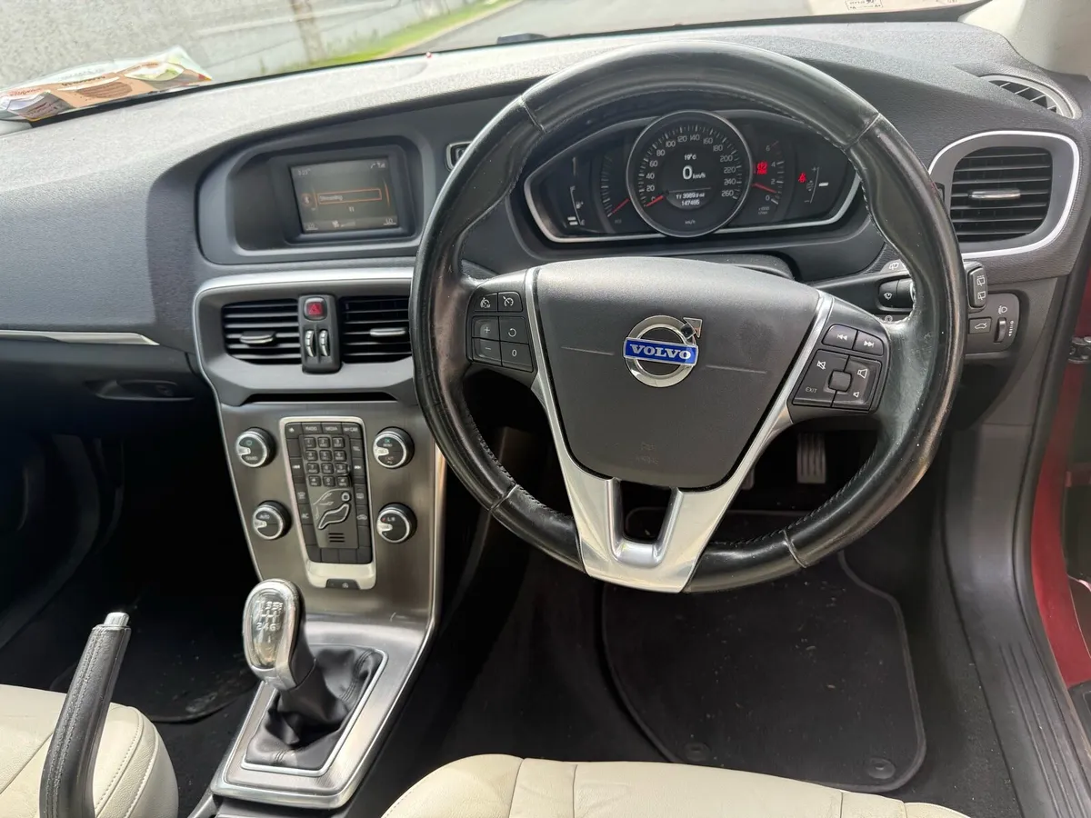 Volvo v40 - Image 4