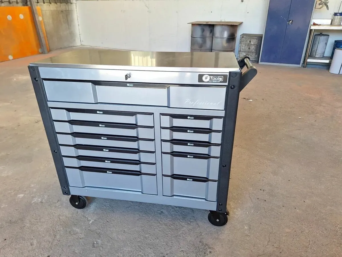 BRAND NEW 12 DRAWER TOOL CHEST FULL OF TOOLS - Image 1