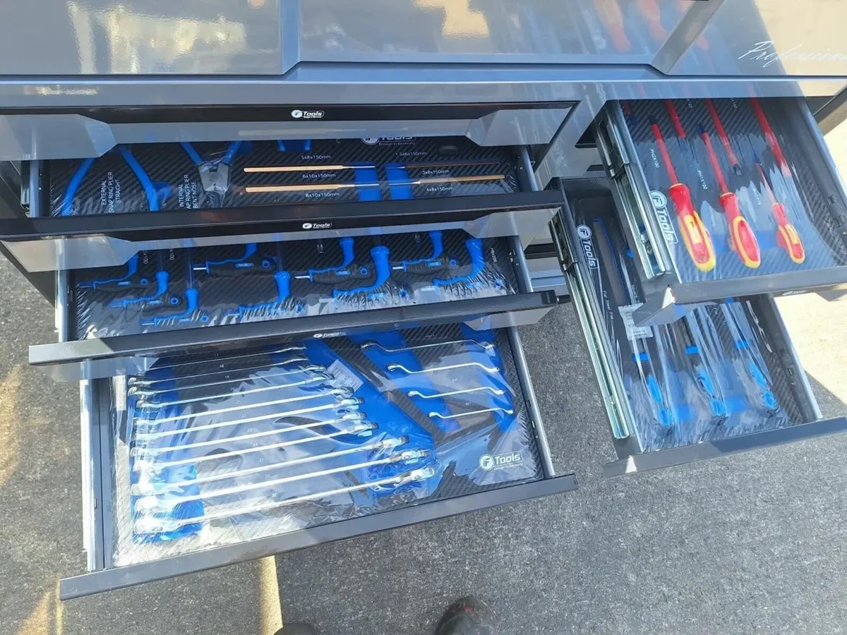 BRAND NEW 12 DRAWER TOOL CHEST FULL OF TOOLS - Image 4