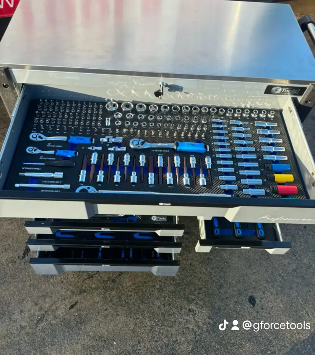 2025 12 DRAWER TOOL CHEST FULL OF TOOLS - Image 2