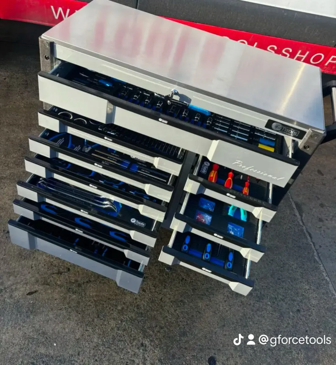 2025 12 DRAWER TOOL CHEST FULL OF TOOLS - Image 3
