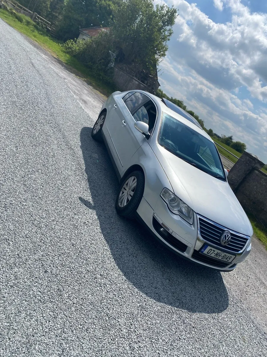 Volkswagen sunroof Passat - Image 1