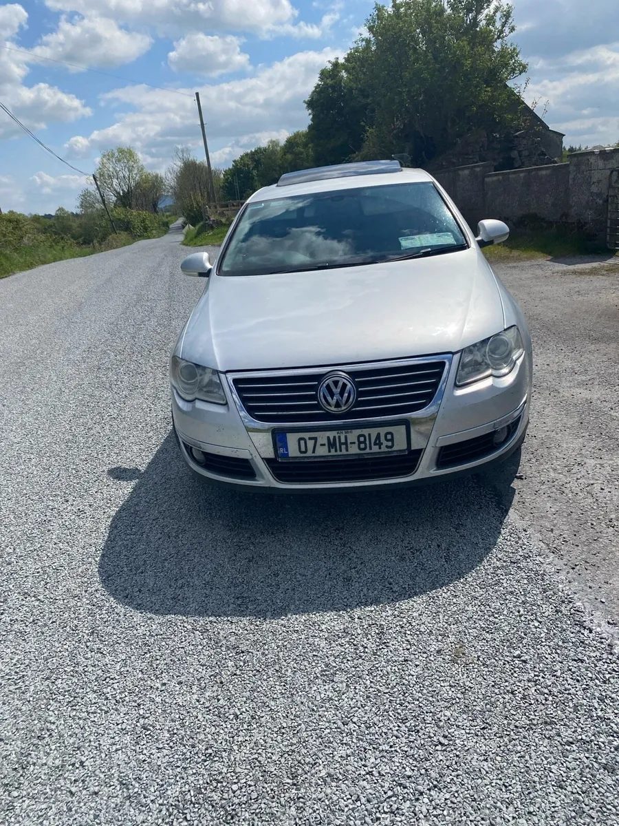 Volkswagen sunroof Passat - Image 2
