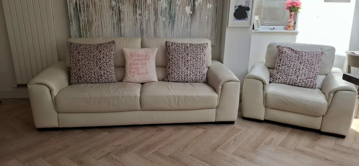 NATUZZI LEATHER SOFA AND RECLINER ARMCHAI - Image 1