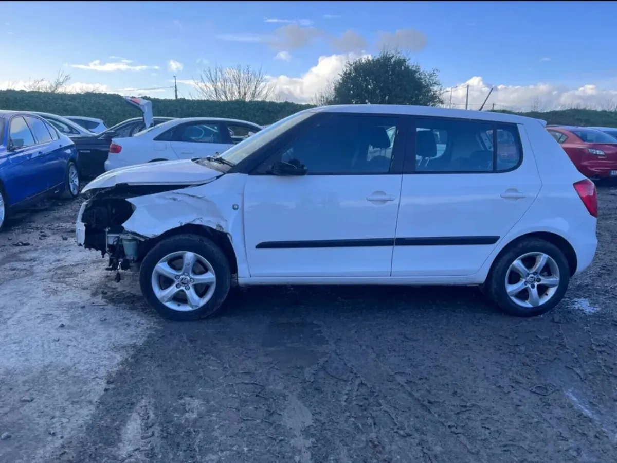 2013 Skoda Fabia 1.2 Automatic (NO CLAIM) - Image 2