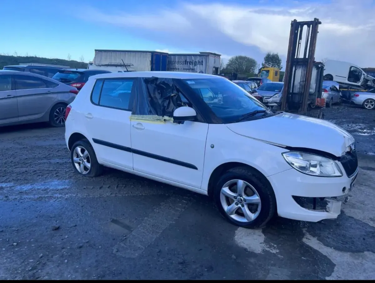 2013 Skoda Fabia 1.2 Automatic (NO CLAIM) - Image 3