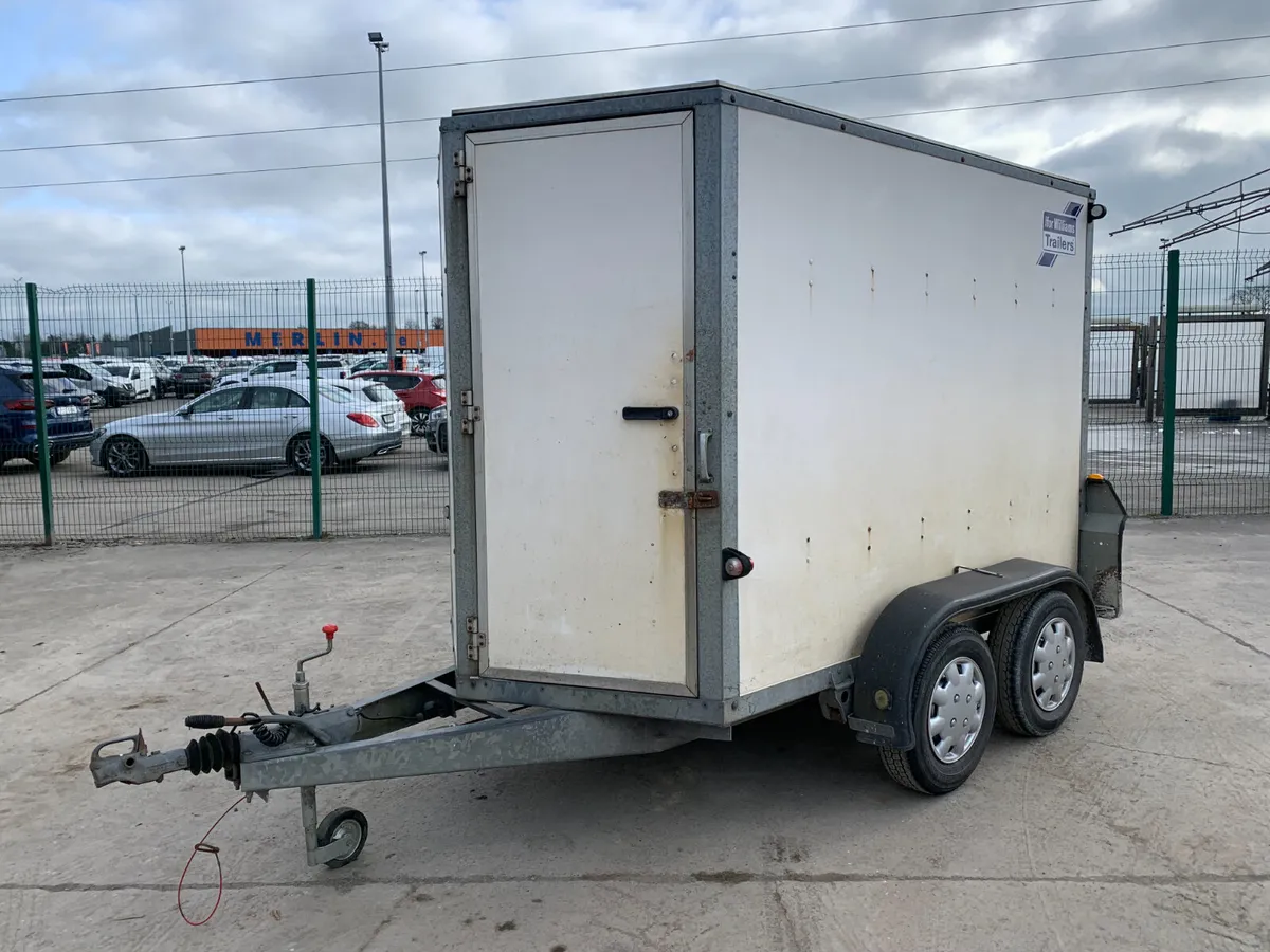 BID ONLINE NOW - IFOR WILLIAMS 8X5 BOX TRAILER - Image 1