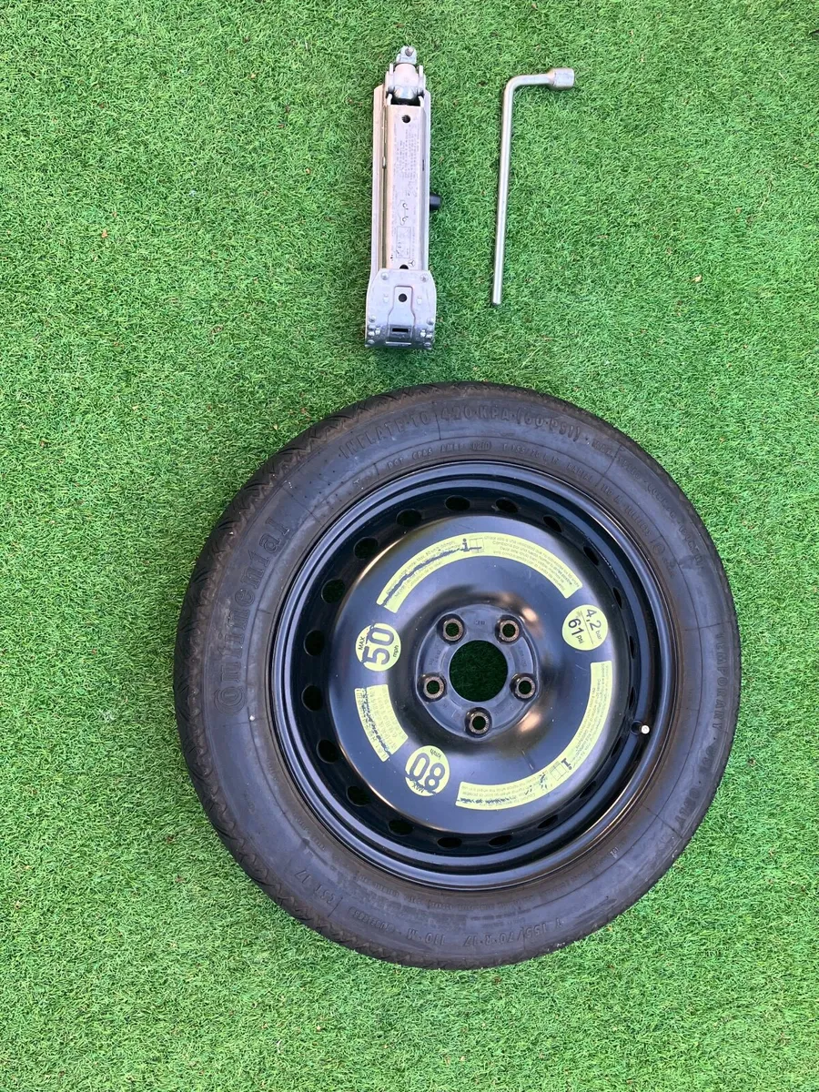 Space saver wheel set  E200 Mer € 80. rack= €100 - Image 1