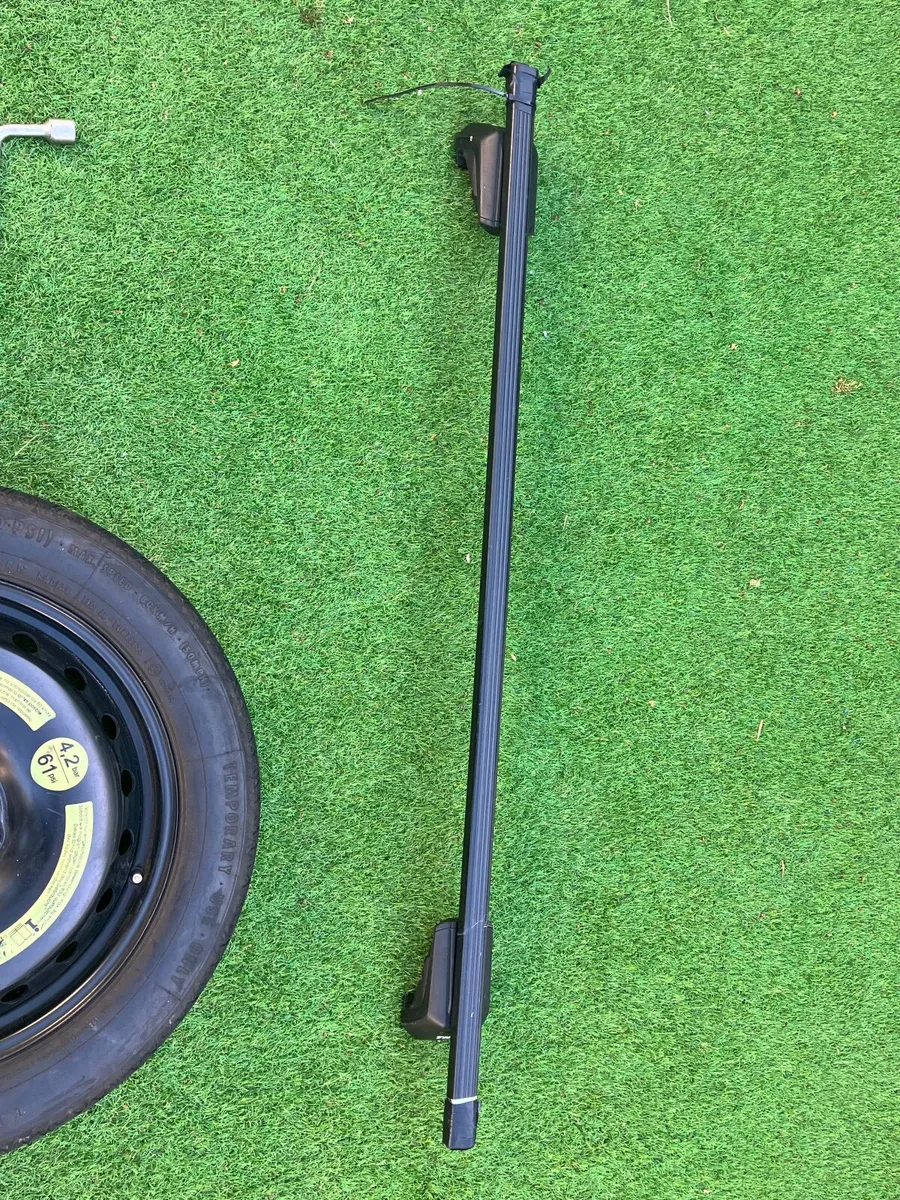 Space saver wheel set  E200 Mer € 80. rack= €100 - Image 2