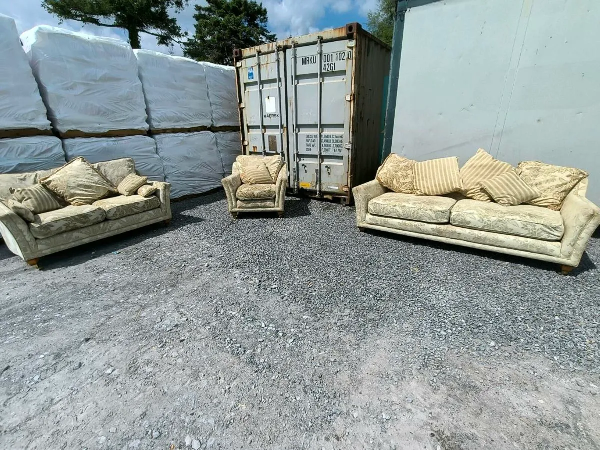 Suite of furniture - Image 2