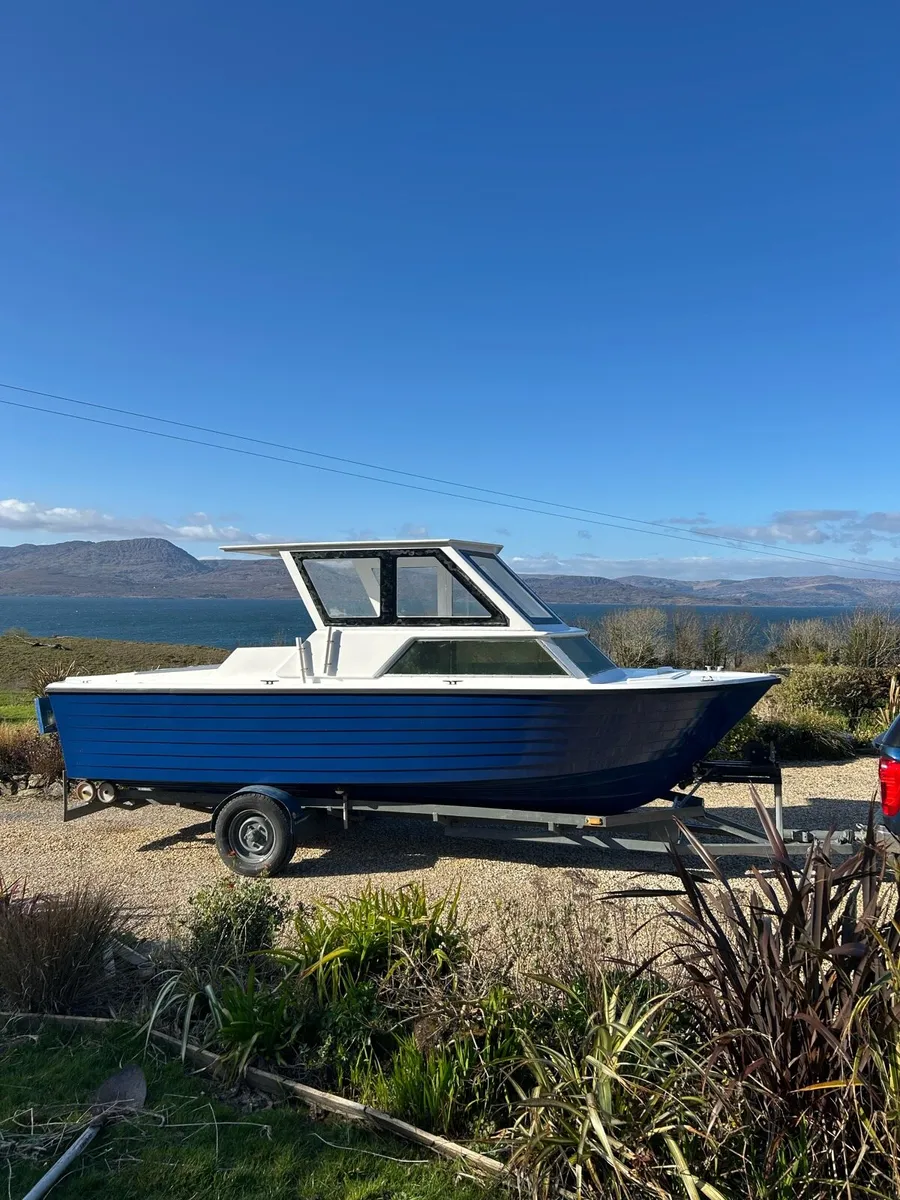 20 foot Fishing Cabin Cruiser - Image 1