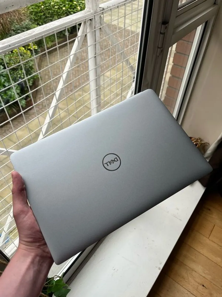 Dell Latitude 5440 - Image 1