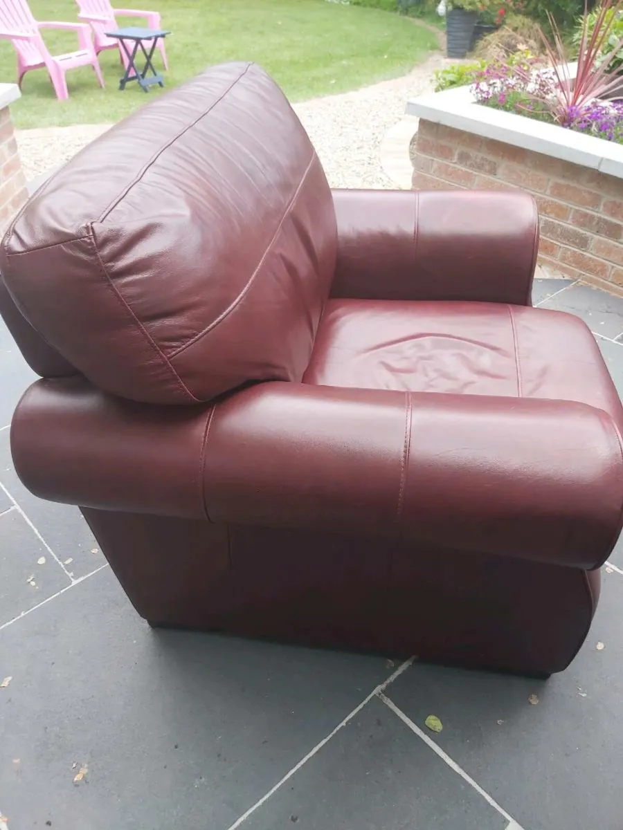 2 x Leather armchairs - Image 2
