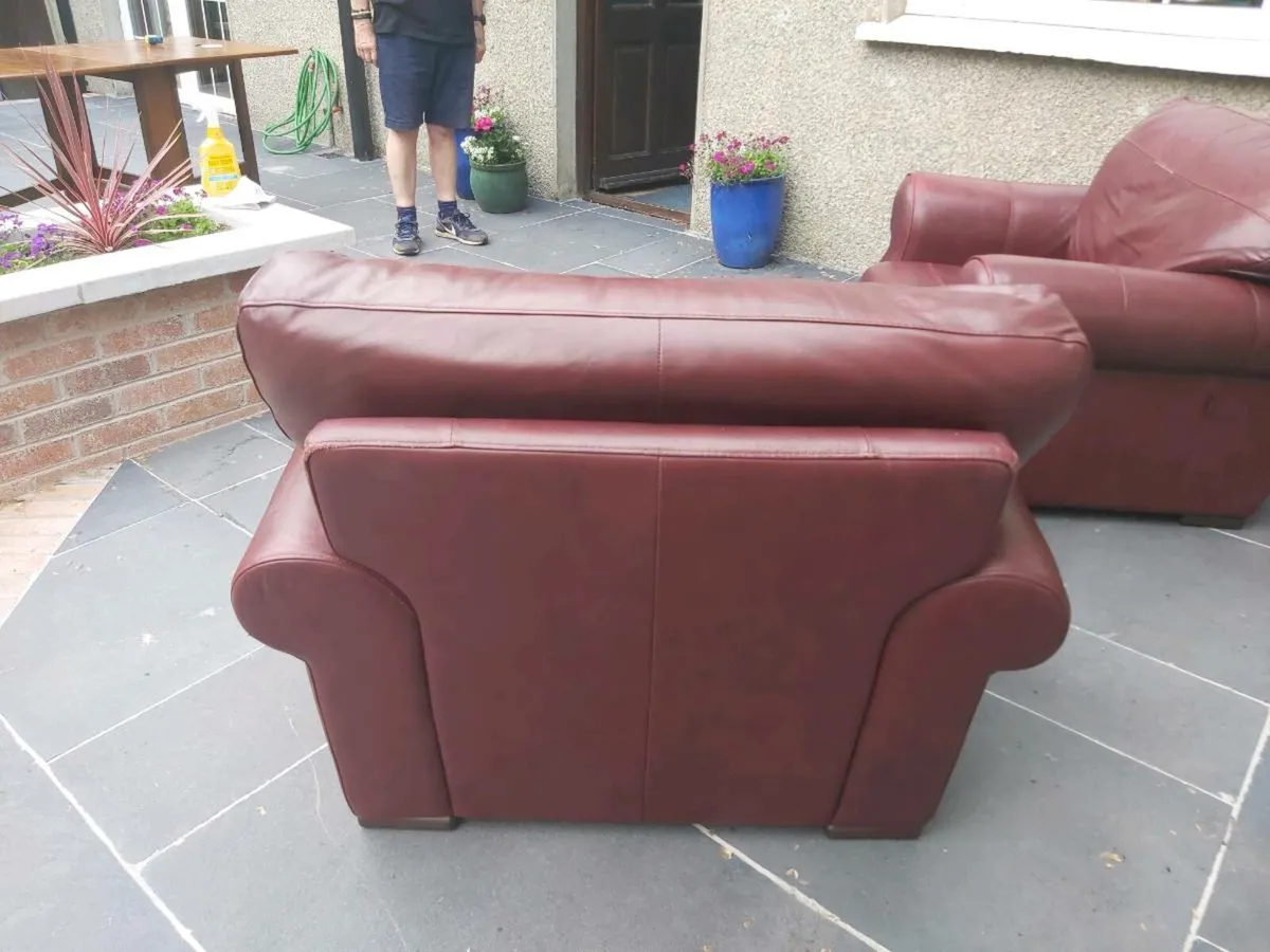 2 x Leather armchairs - Image 4