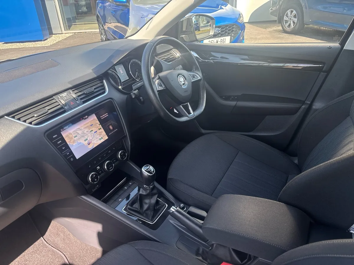 Skoda Octavia COMBI Style 2.0TDI - Image 3