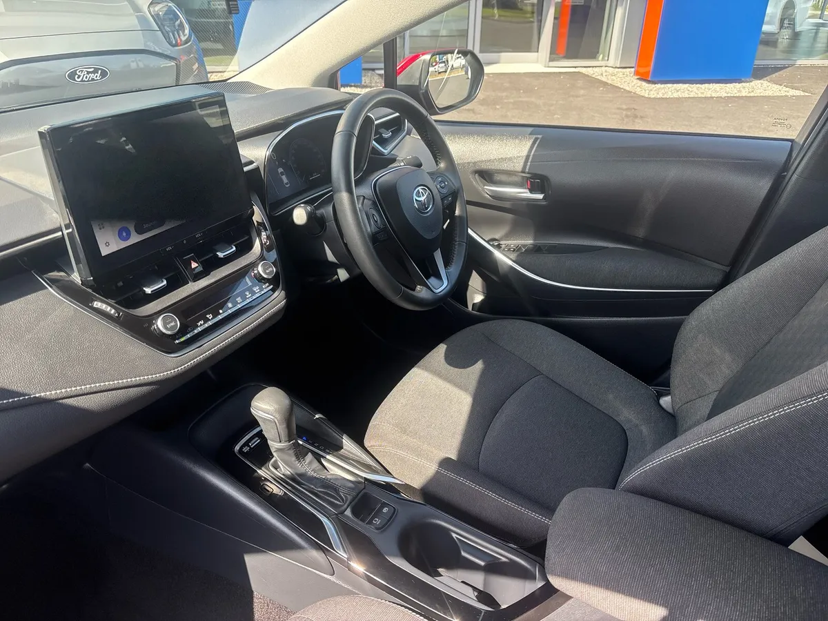 Toyota Corolla  1.8 Hybrid Luna Saloon - Image 3