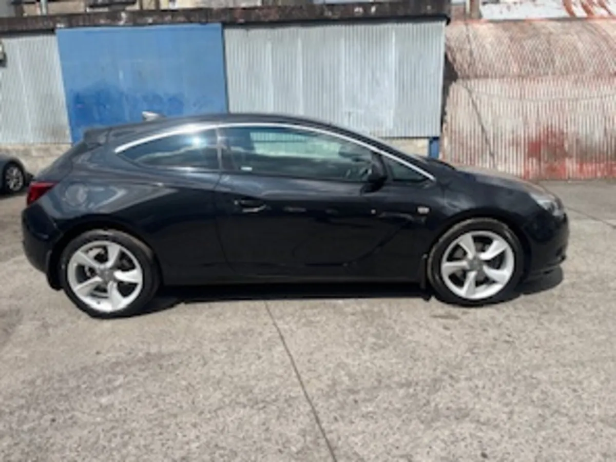 Opel Astra 2016, GTC, SRI, LOW MILEAGE - Image 2
