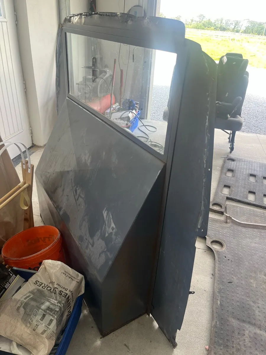 Crew cab bulk head for a T5 transporter - Image 2