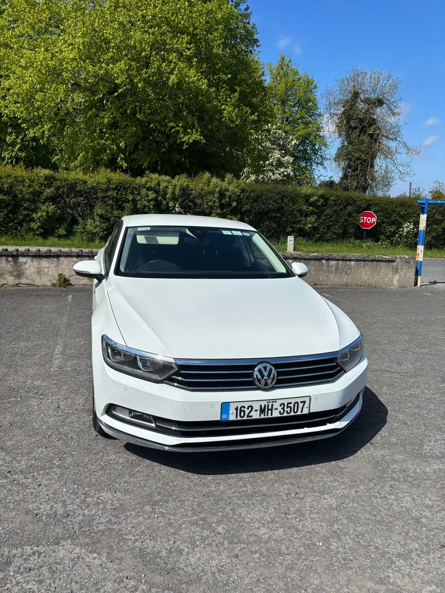 Volkswagen Passat Half leather Heated seats - Image 1