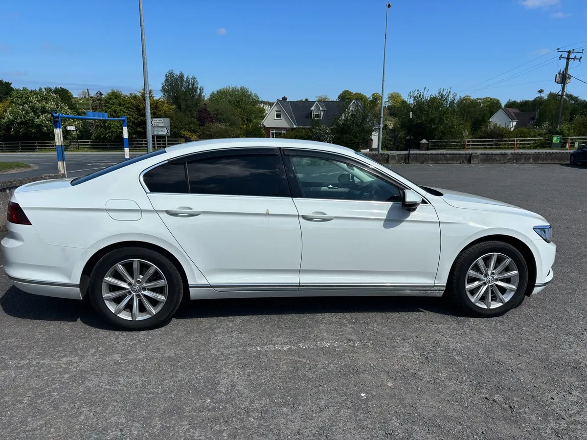 Volkswagen Passat Half leather Heated seats - Image 3