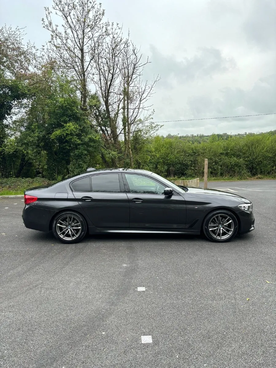 BMW 5-Series 2018 - Image 2