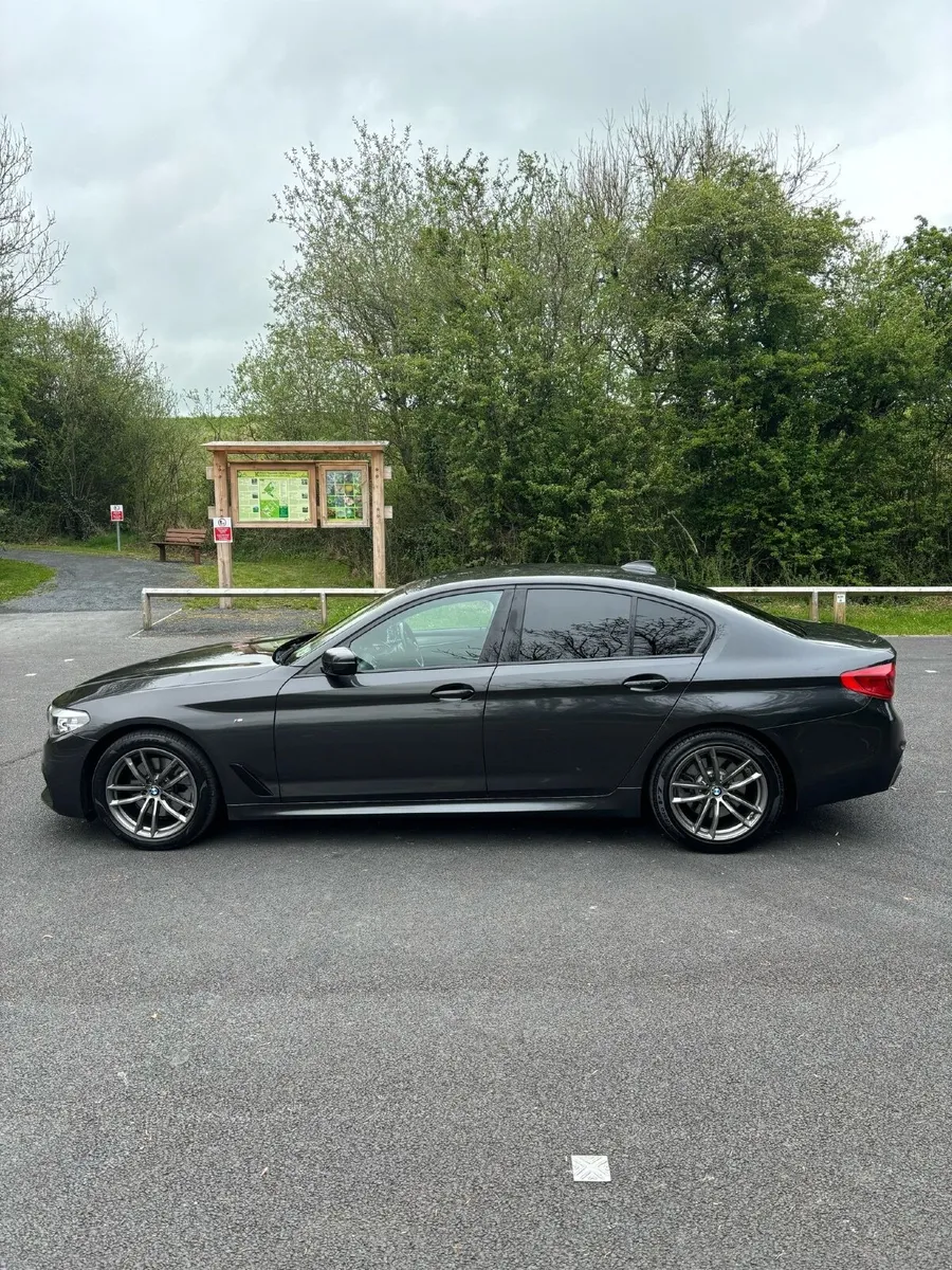 BMW 5-Series 2018 - Image 4