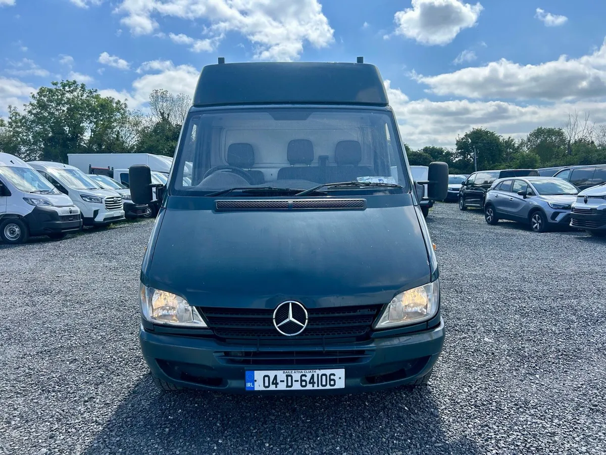 2004 Mercedes Sprinter Flatbed - Image 2