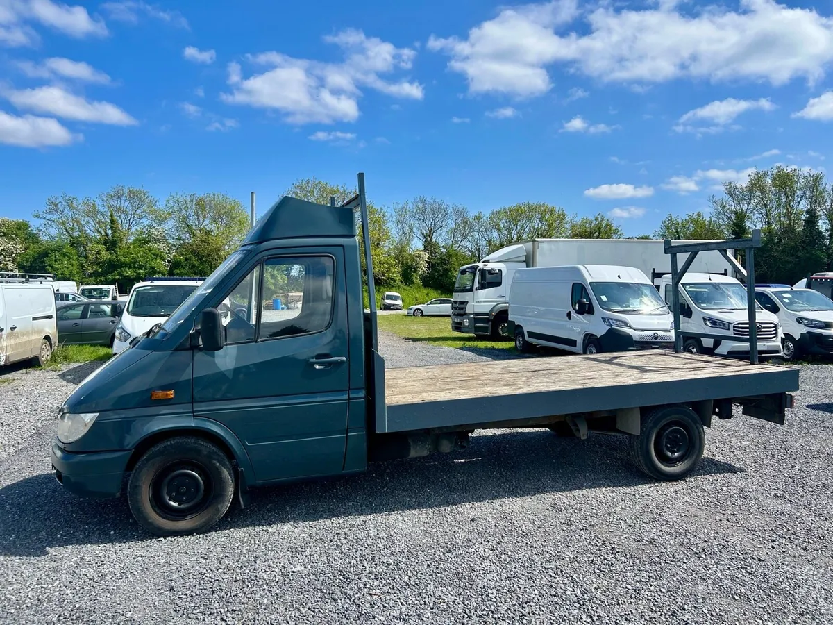 2004 Mercedes Sprinter Flatbed - Image 3