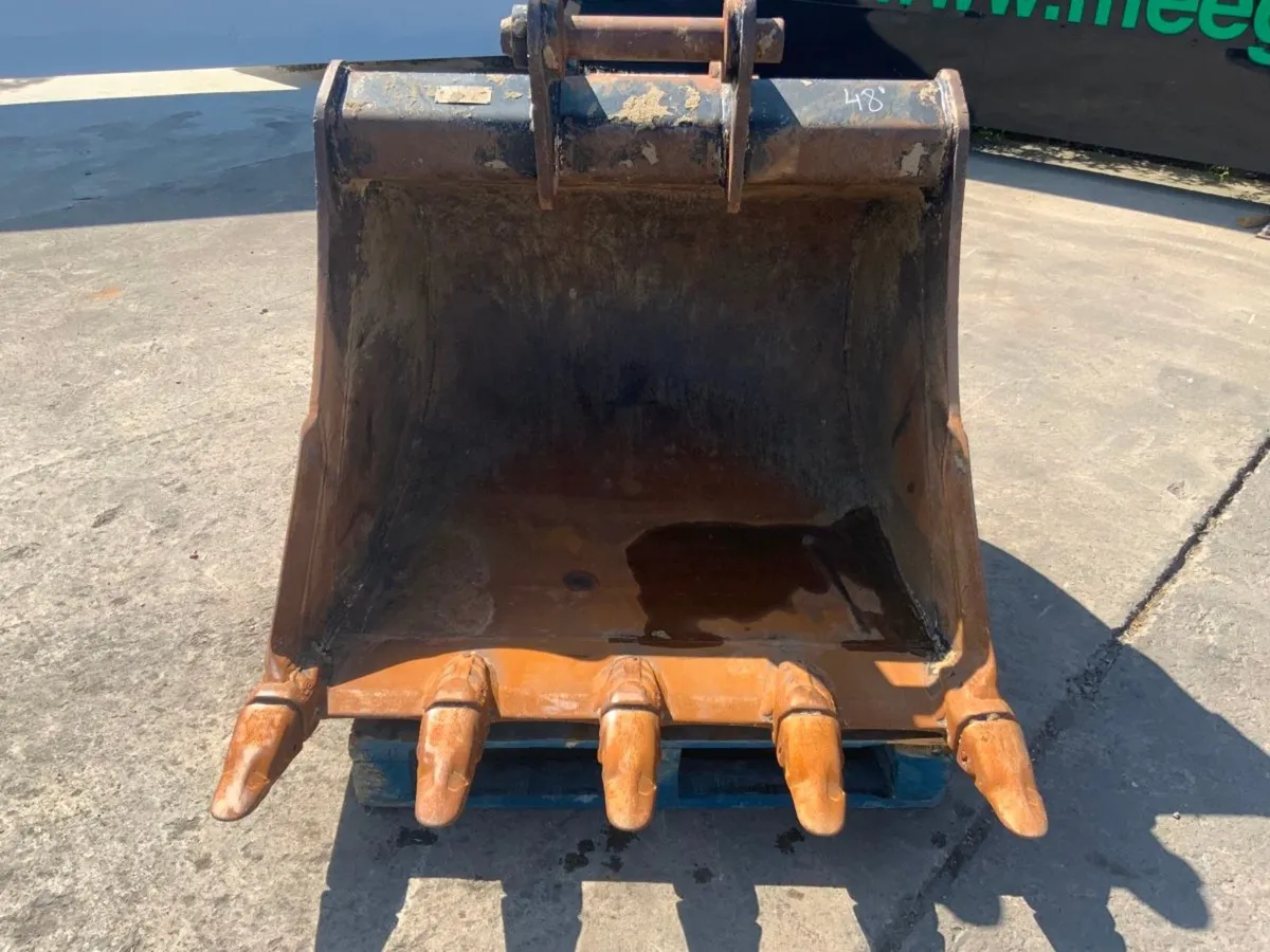 48" JCB DIGGING BUCKET.....65mm PINS......8526. - Image 3