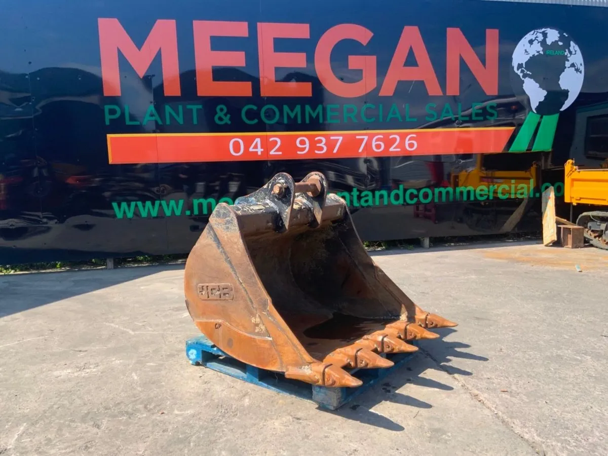 48" JCB DIGGING BUCKET.....65mm PINS......8526. - Image 1