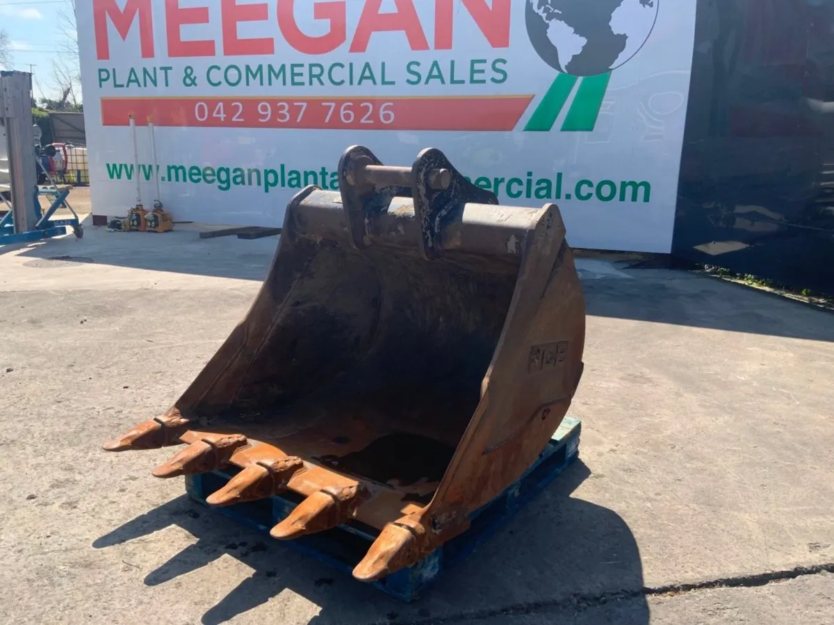 48" JCB DIGGING BUCKET.....65mm PINS......8526. - Image 2