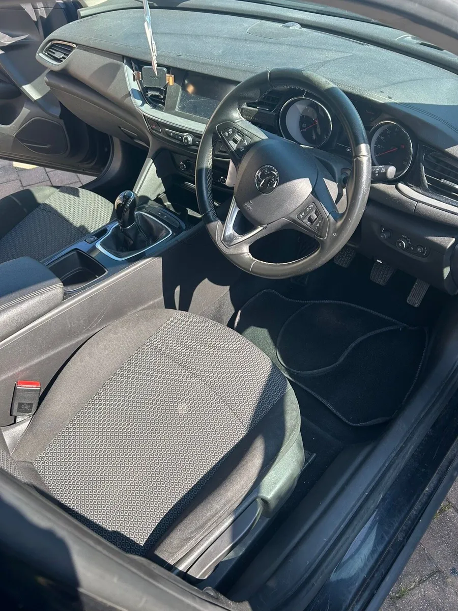 Car - Image 3