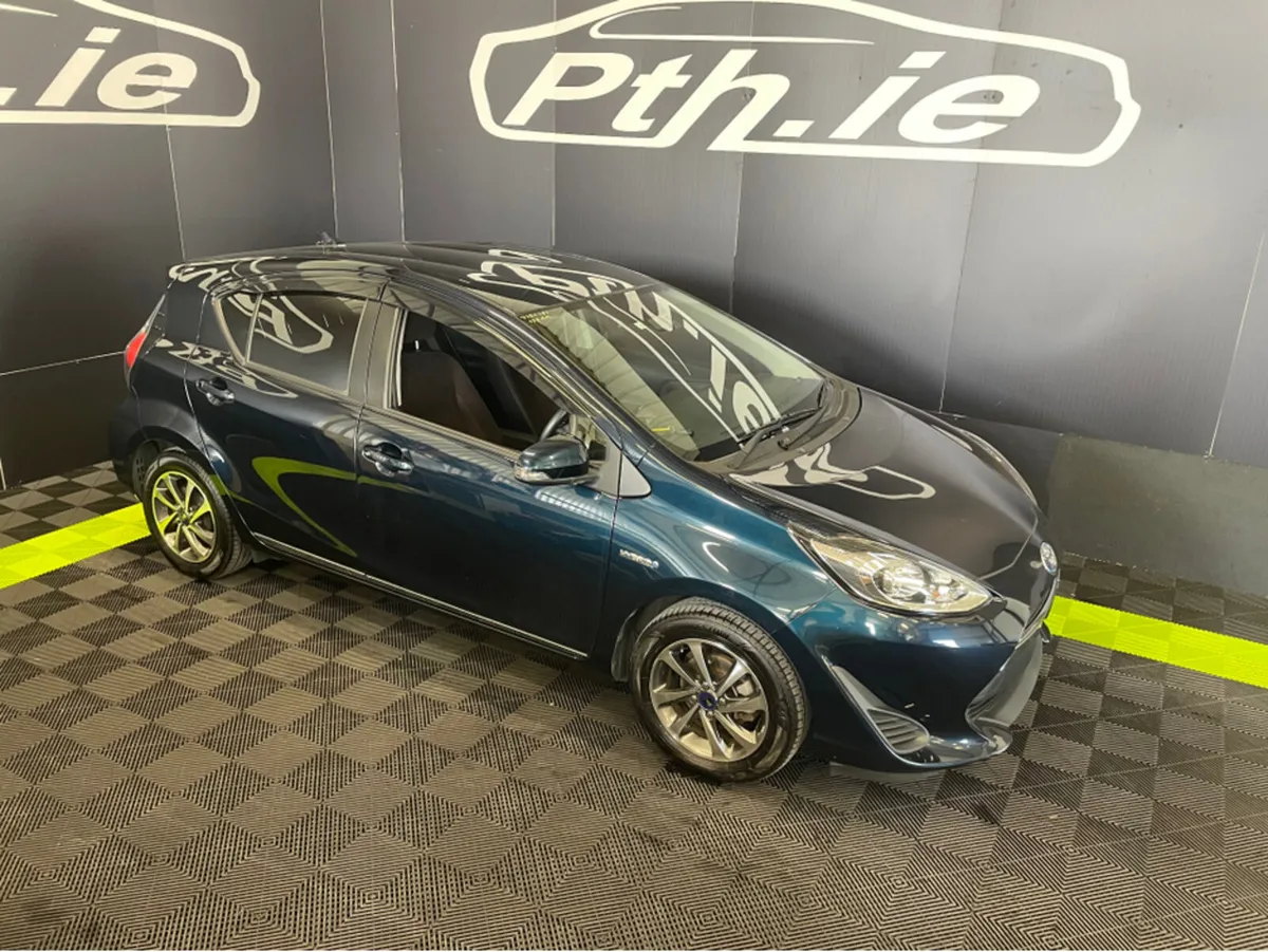Toyota Aqua 1.5 HYBRID - Image 2