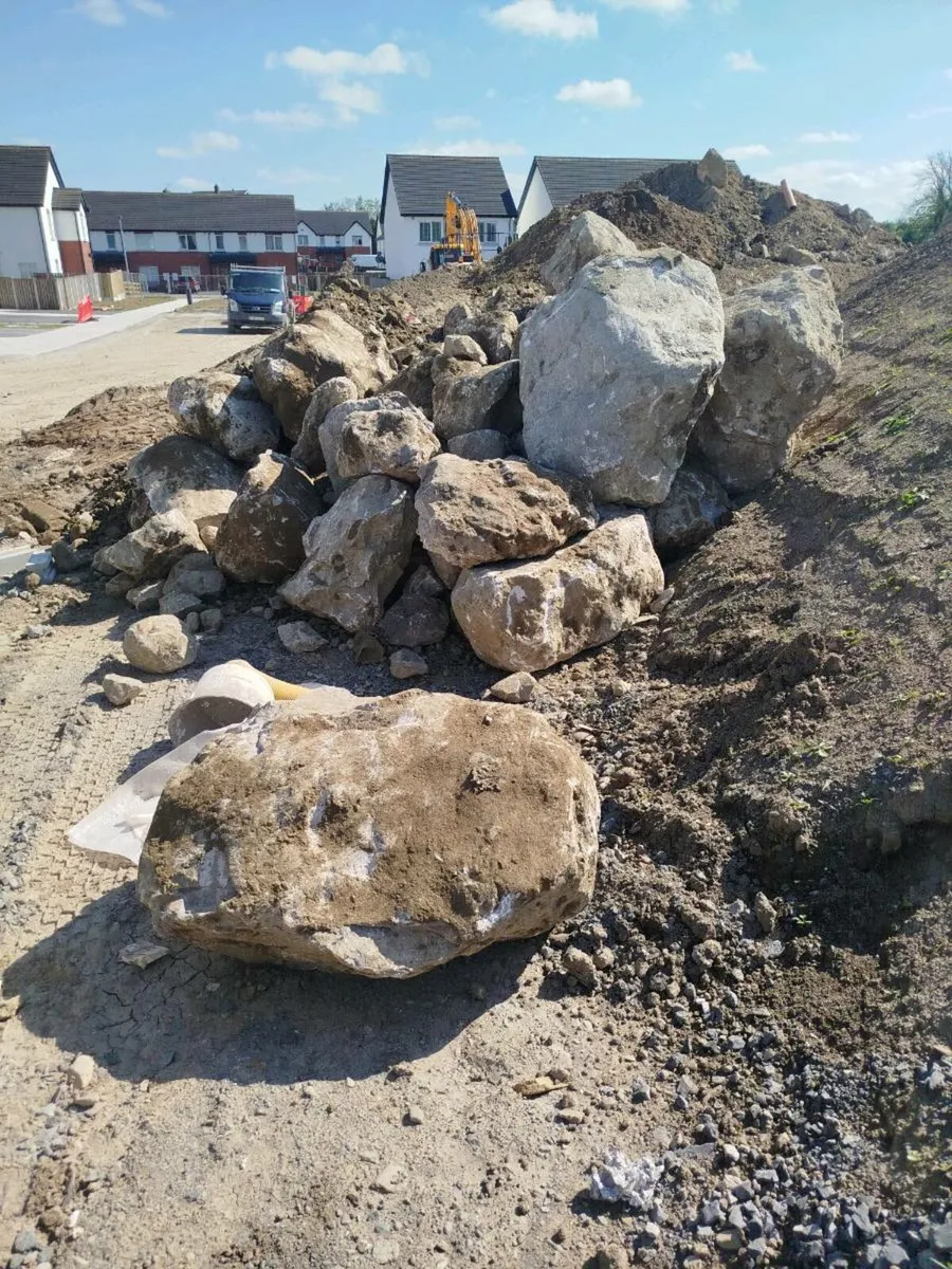 Carrickmacross coloured rocks - Image 1